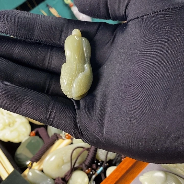 吊坠(赠链)未镶嵌和田玉17