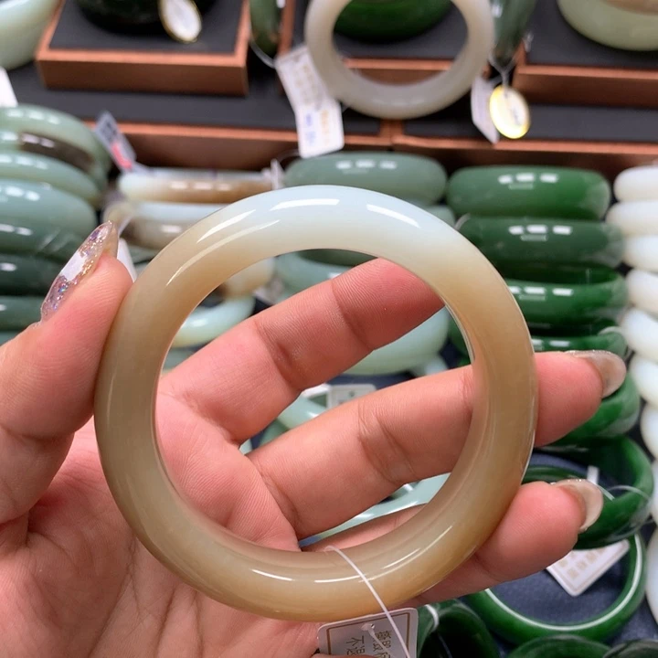 【闪购商品】未镶嵌手镯和田玉