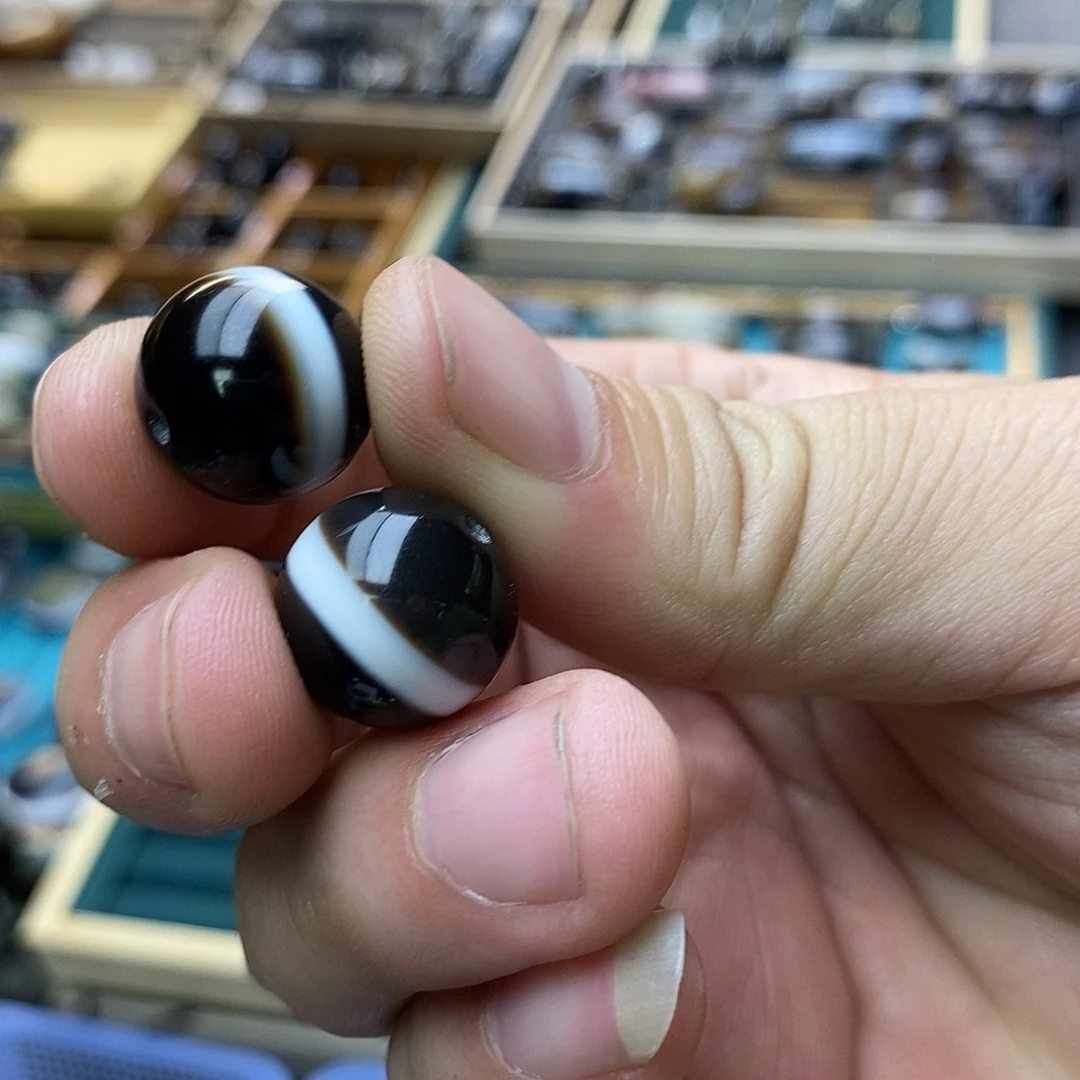 阎***兵玛瑙/玉髓未镶嵌颈饰