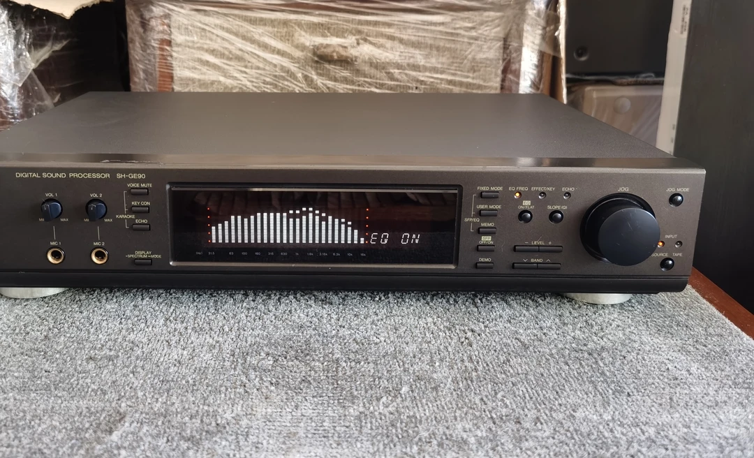 均衡器90，面板有点磕碰，使用220伏，不包邮，不支持七天无理由退换