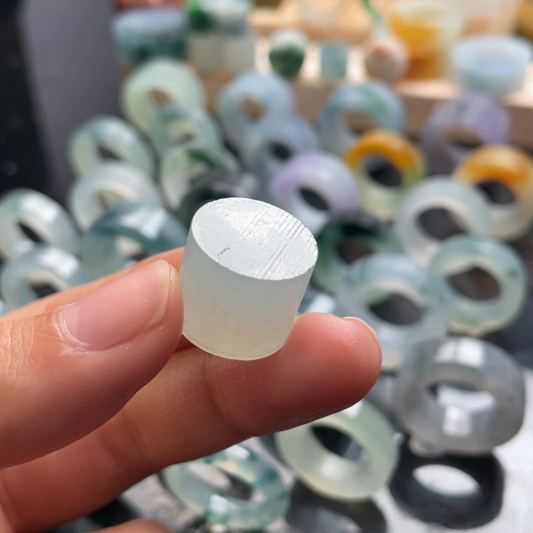 定制翡翠未镶嵌泉****司戒指