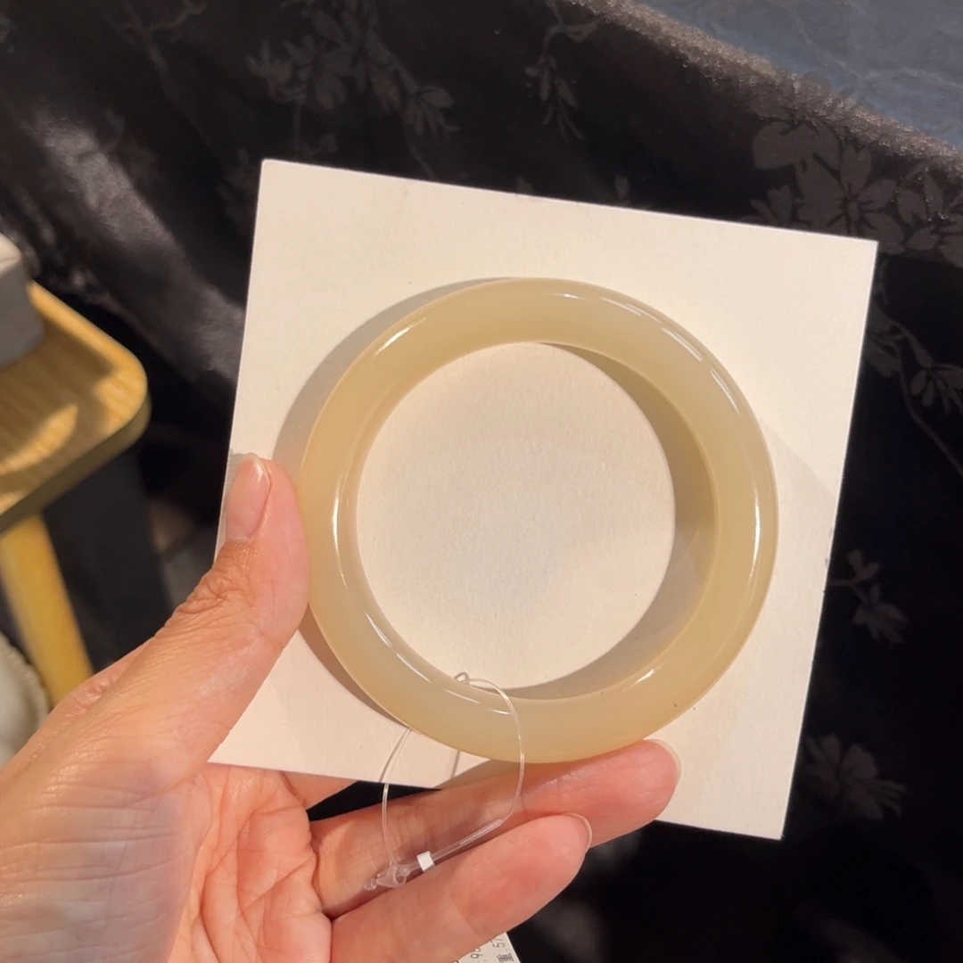 和田玉未镶嵌手镯  「冰粉」