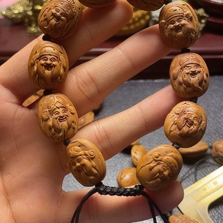 大桃核雕刻瑕疵财神头