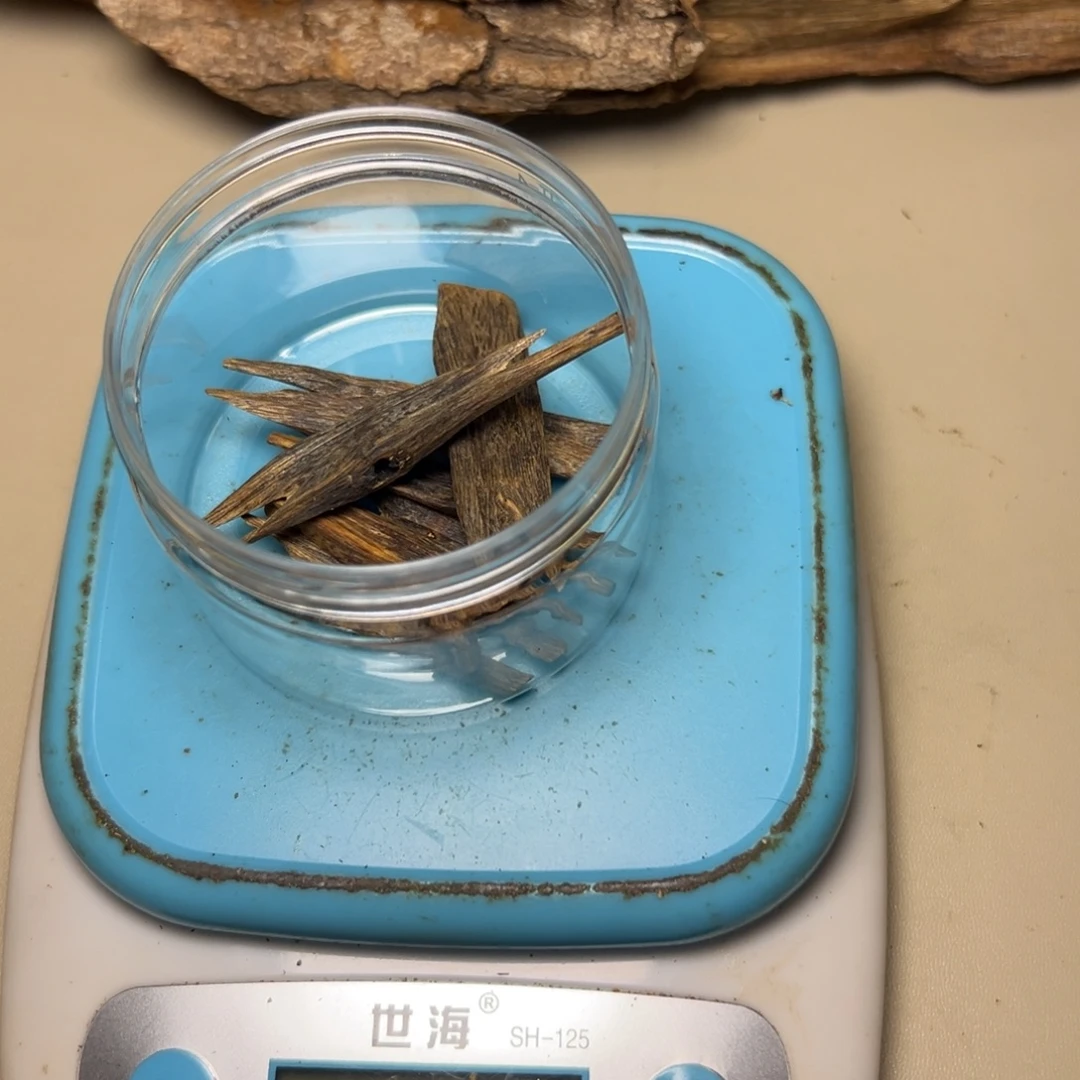钦***）树脂制品海南陆河块料香10.8g
