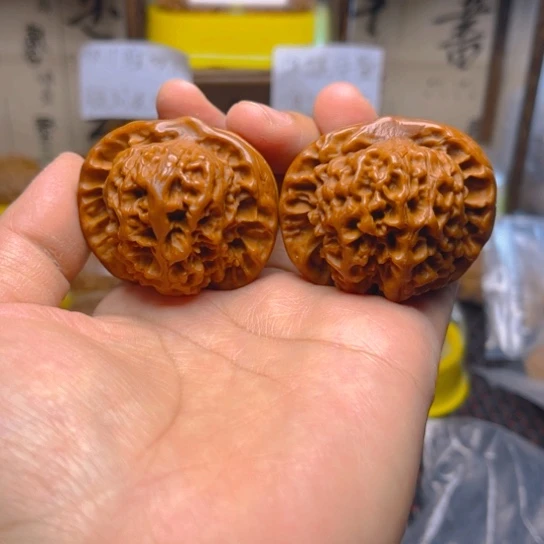文玩核桃吊坠帝王