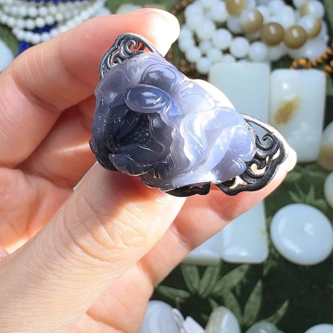 和田玉胸针未镶嵌