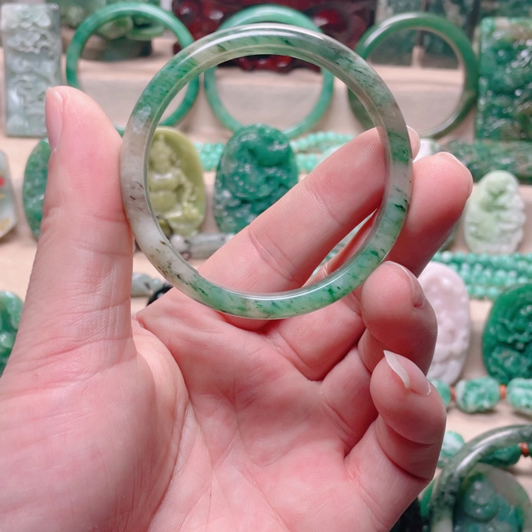 独山玉未镶嵌手镯