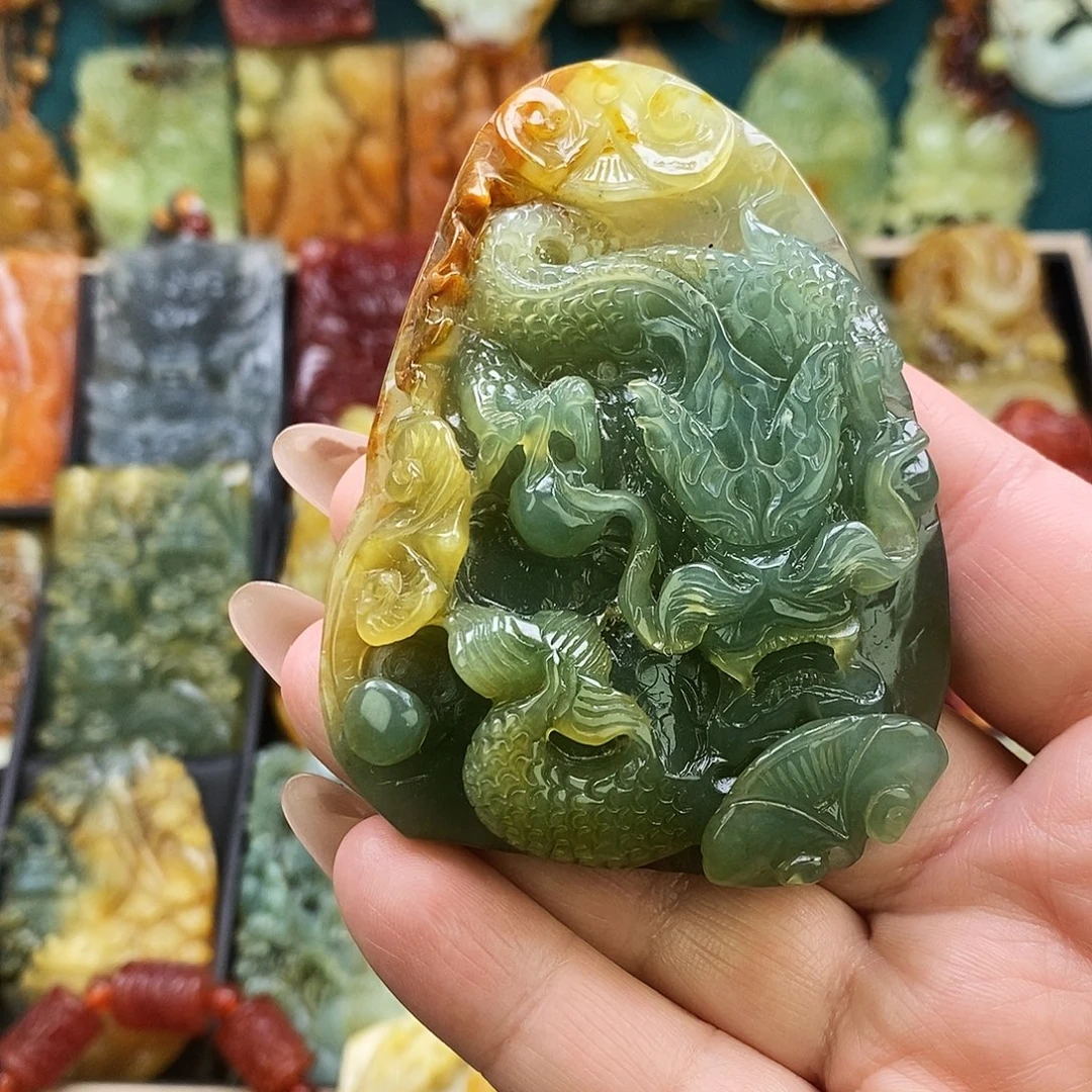 蛇纹石玉未镶嵌颈饰龙