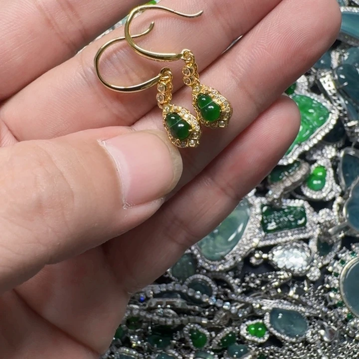 翡翠未镶嵌颈饰天然A货翡翠放漏