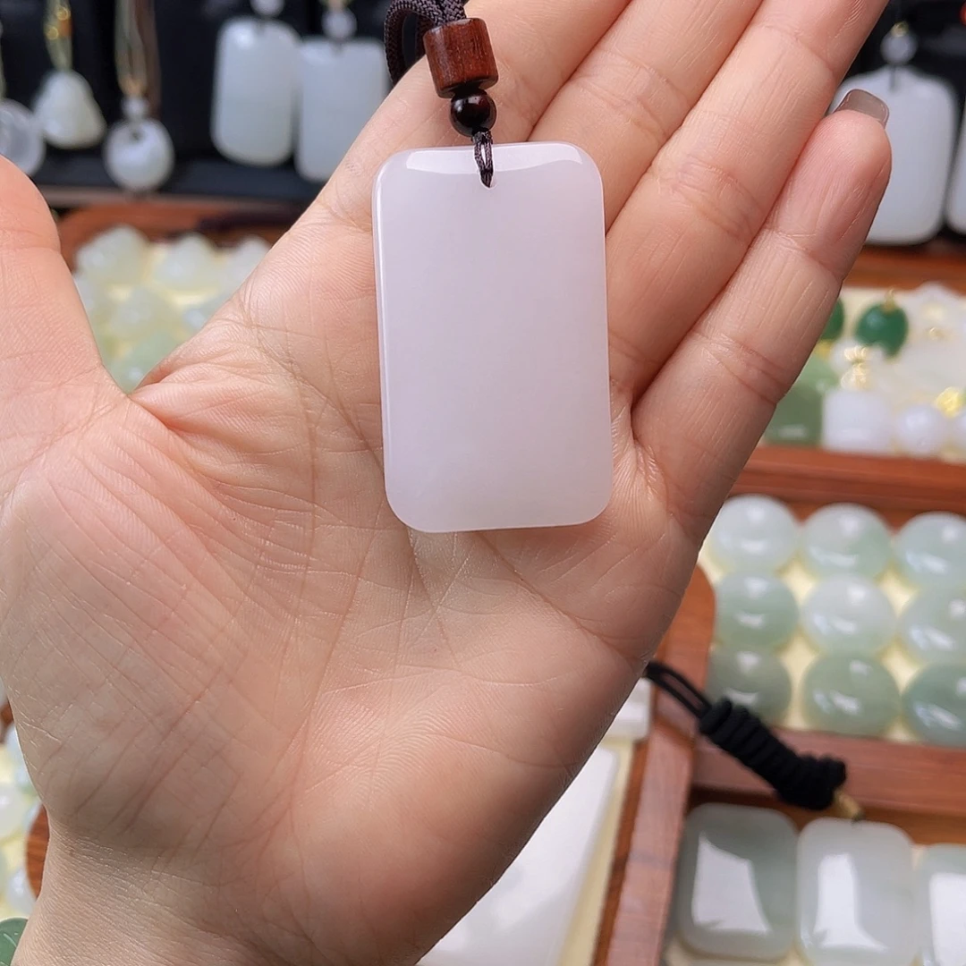 石英质玉未镶嵌颈饰