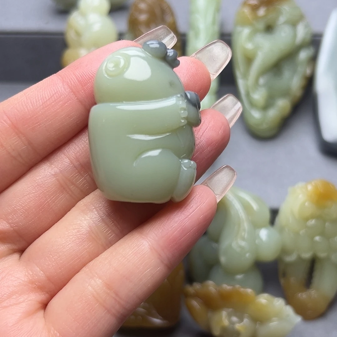 空***的和田玉未镶嵌挂件