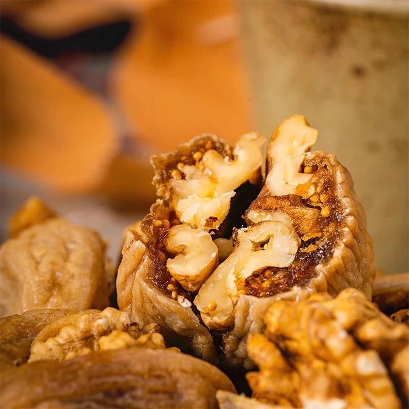 软无花果夹核桃仁抱抱果网红零食无花果夹核桃