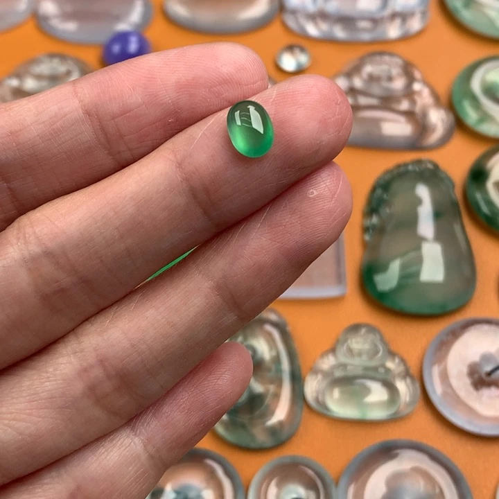 翡翠挂件未镶嵌….