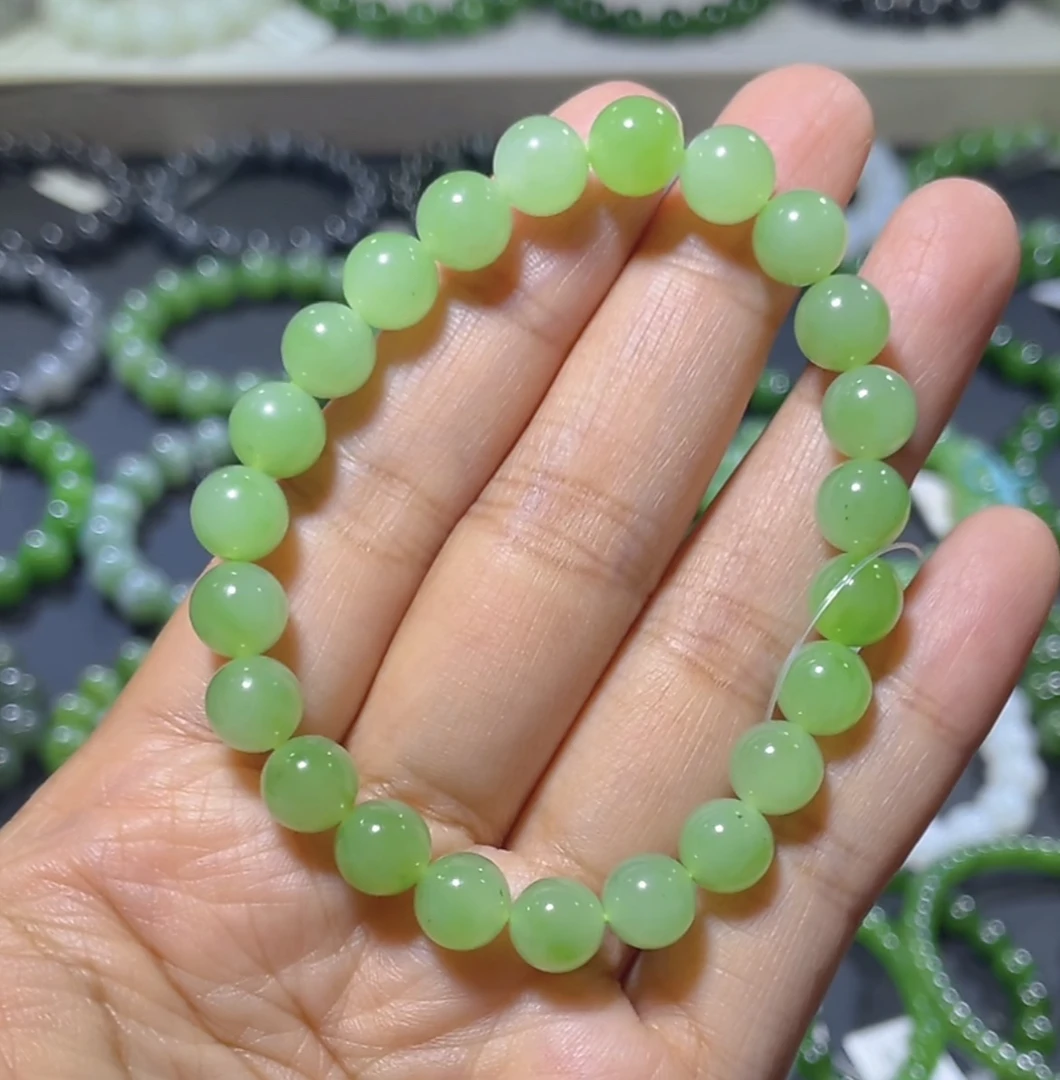 福利！！高端和田玉乌兰海浅翠底苹果绿手串微矿点约8mm时尚手链