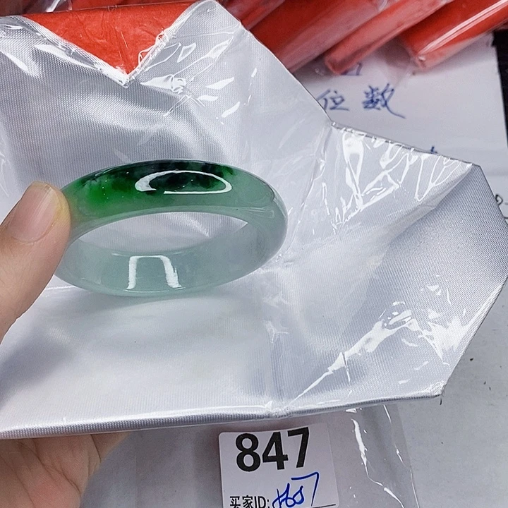 翡翠未镶嵌手镯一图一物实物为准（微瑕处理）