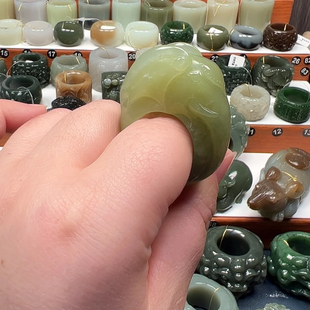 蛇纹石玉未镶嵌戒指