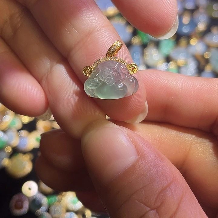 翡翠18K金镶嵌颈饰