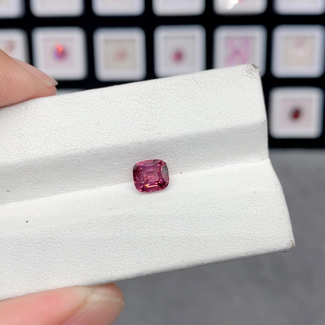 尖晶石裸石未镶嵌默*1.22克拉