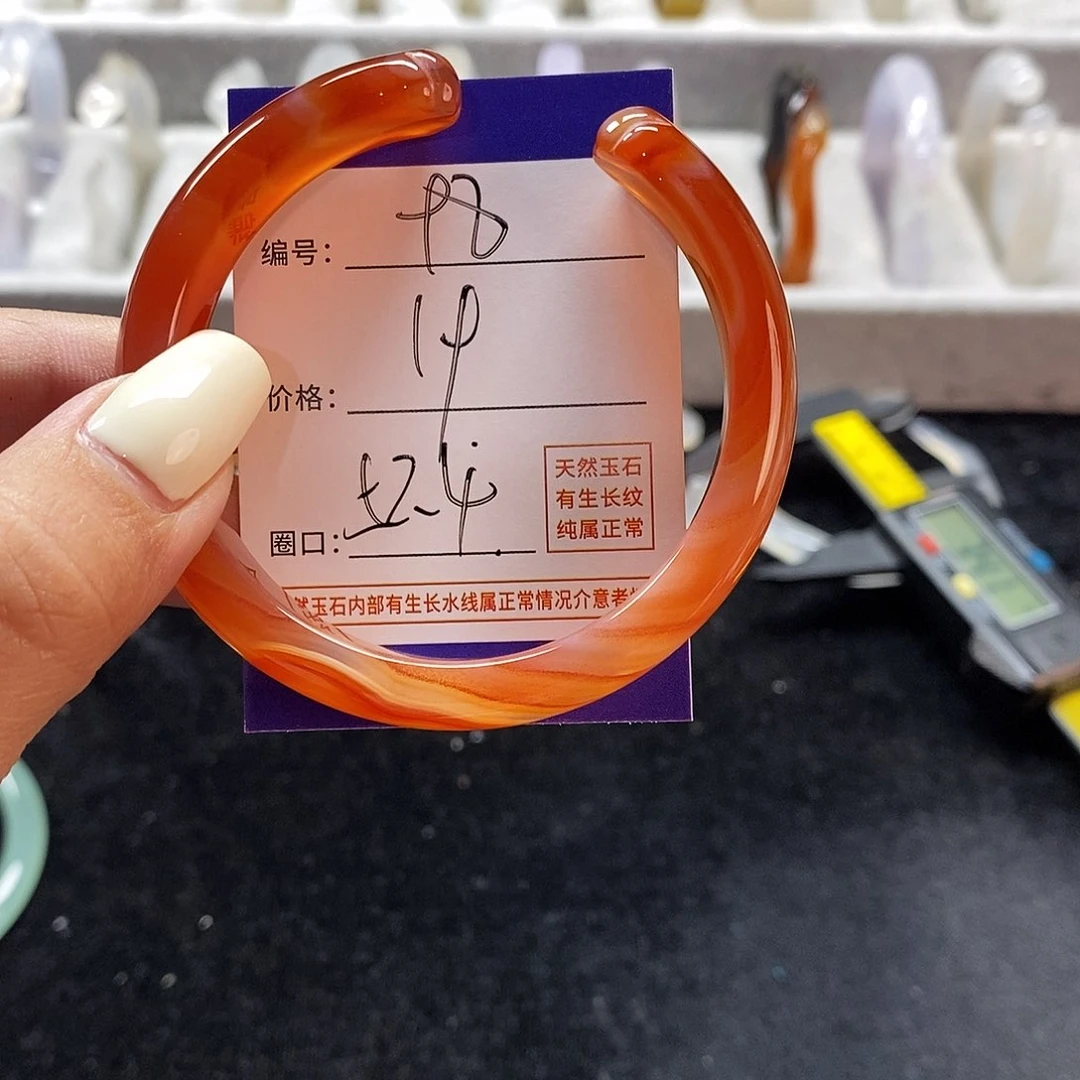 玛瑙/玉髓手镯未镶嵌98
