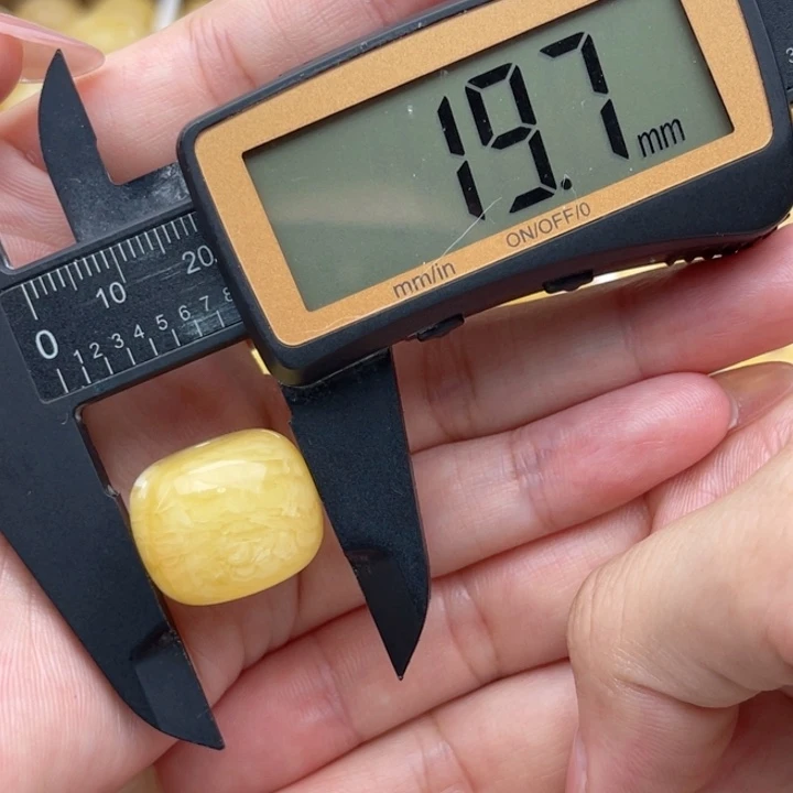 未镶嵌琥珀裸石蜜蜡墩子笑