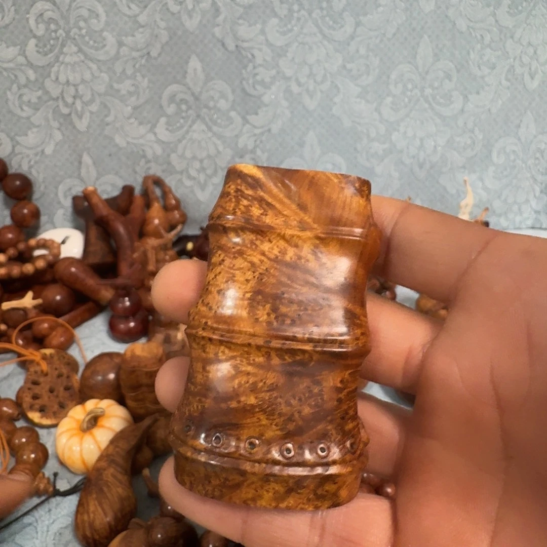 Q***Y木麻梨疙瘩手工雕刻竹节把件