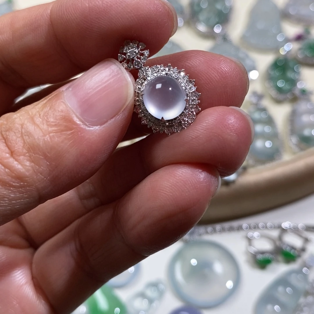 翡翠18K金镶嵌吊坠(不含链)蛋面