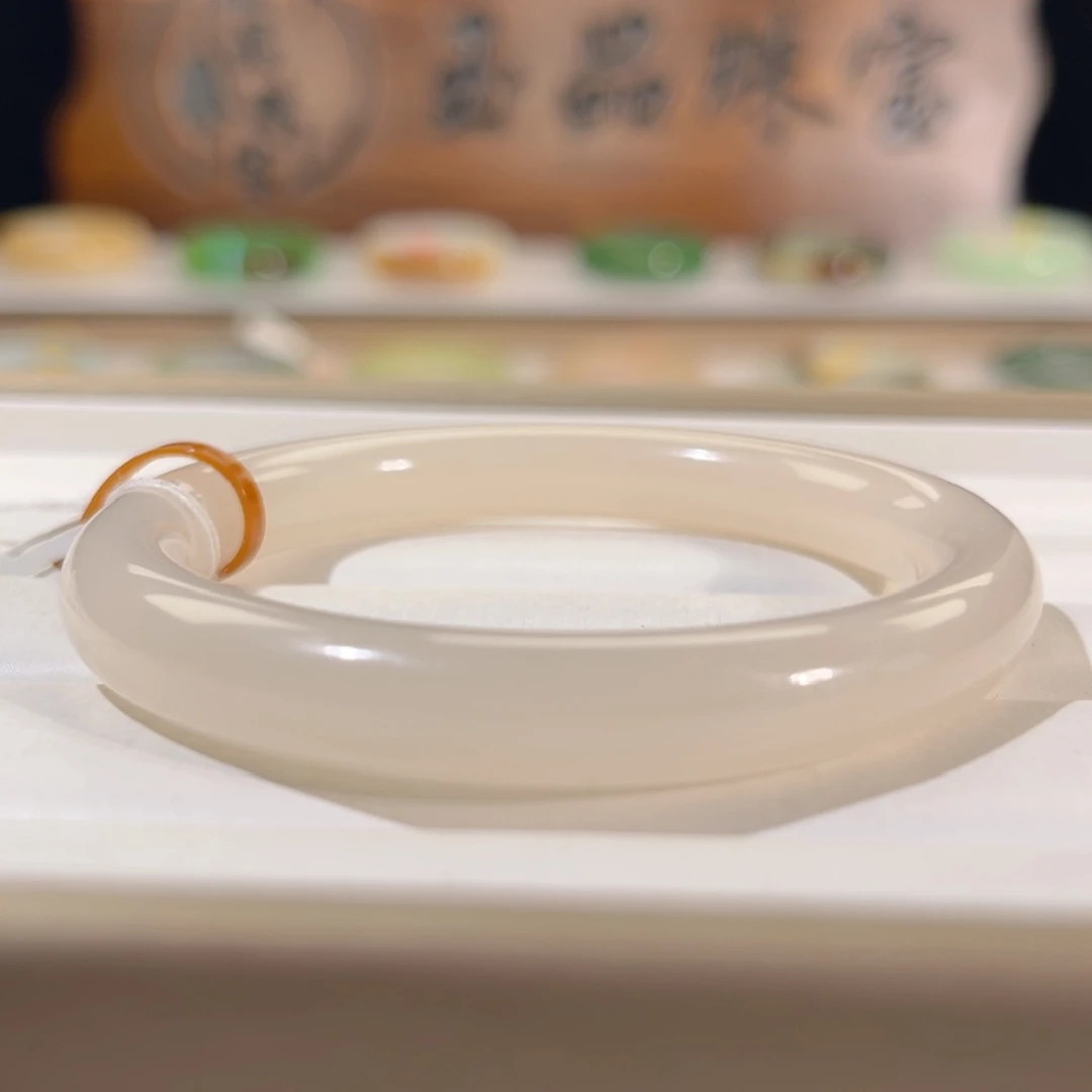 和田玉未镶嵌手镯  「冰樱花粉」