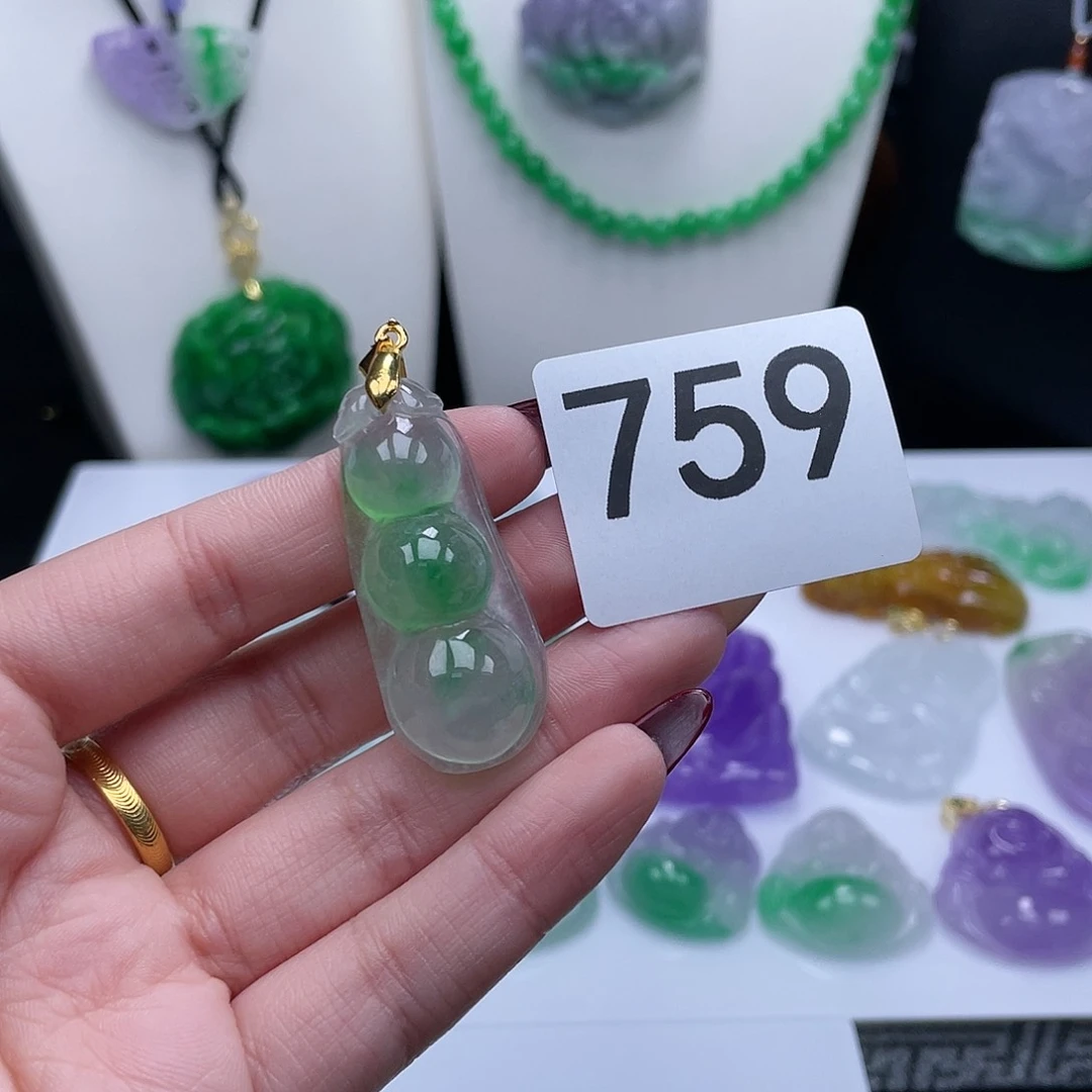 翡翠吊坠(赠链)未镶嵌