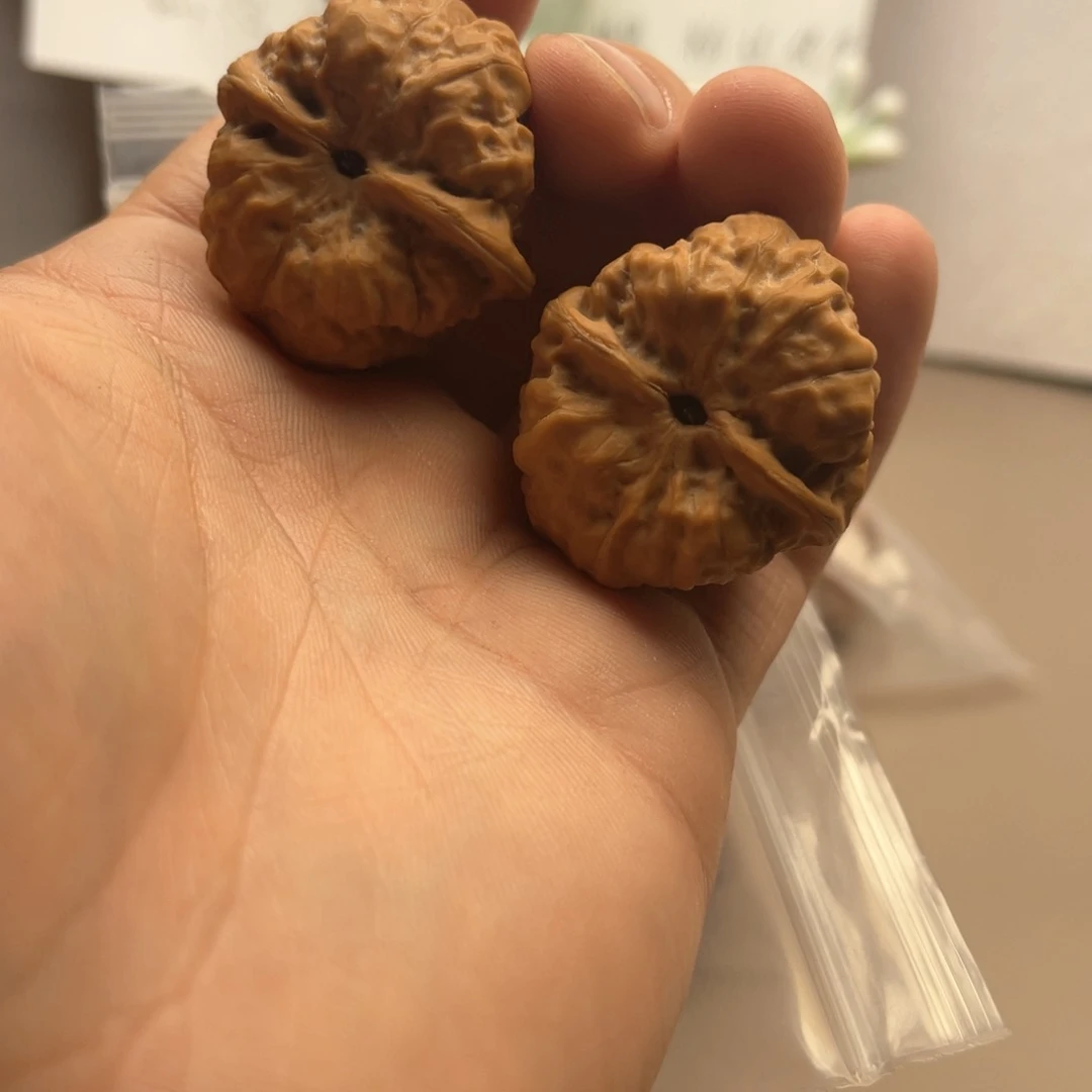 文玩核桃吊坠开****天延庆