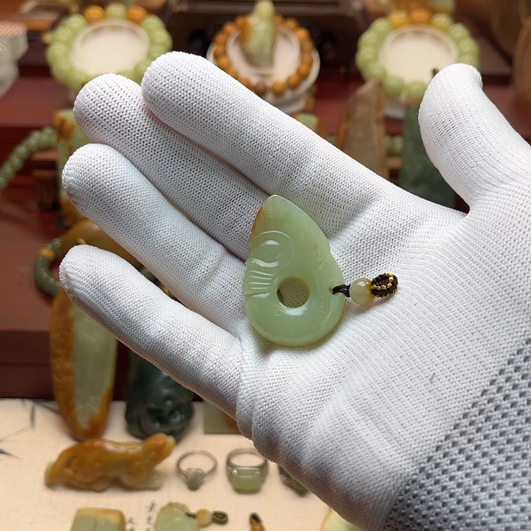 J***号岫岩河磨玉（透闪石质玉）未镶嵌颈饰