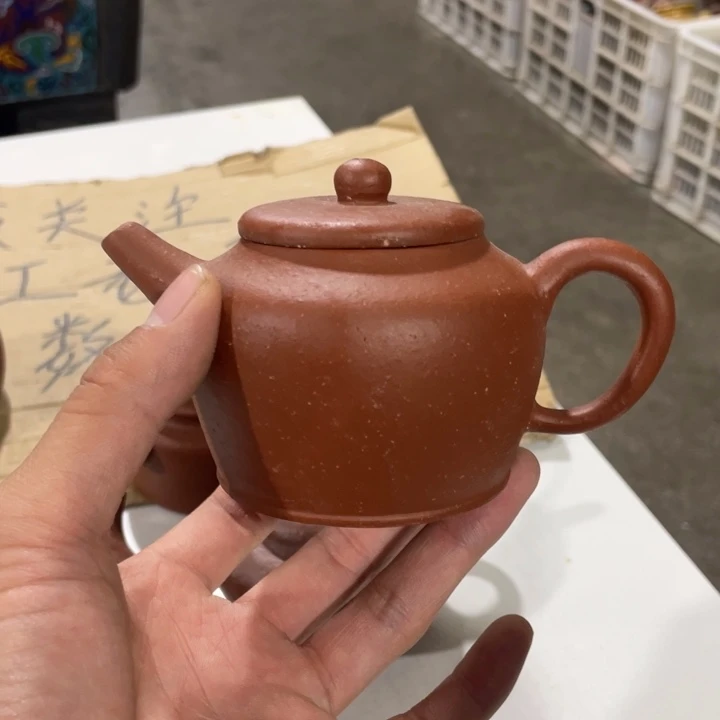 老厂紫砂壶一件。