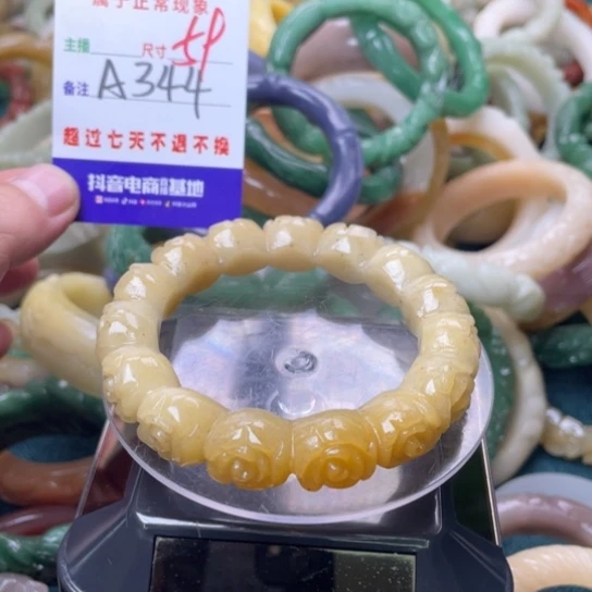 【闪购商品】未镶嵌手镯（圆镯）石英质玉