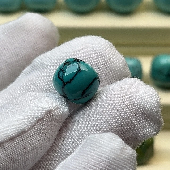 王***瘦绿松石未镶嵌配饰