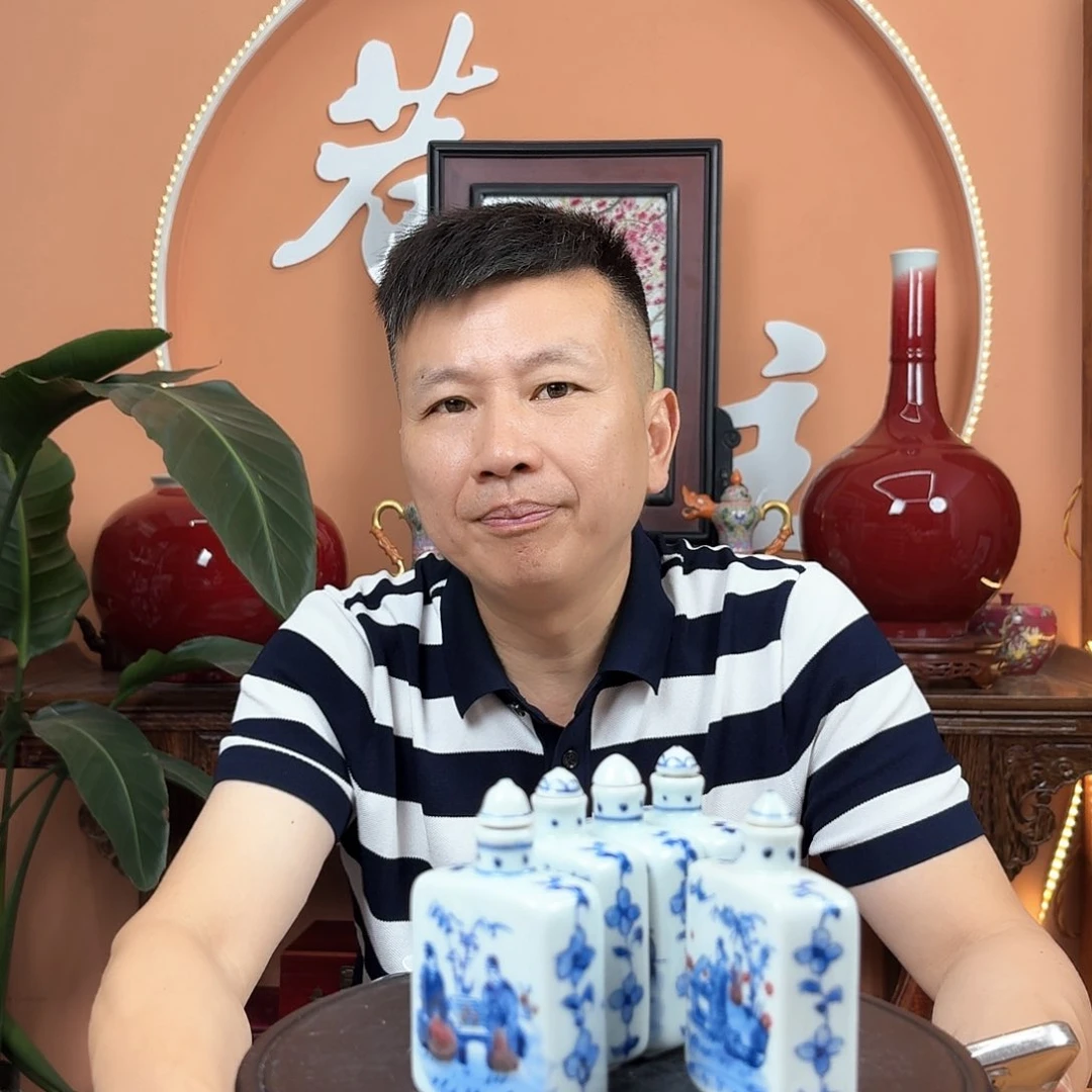 单只景德镇陶瓷手工鼻烟壶随机发