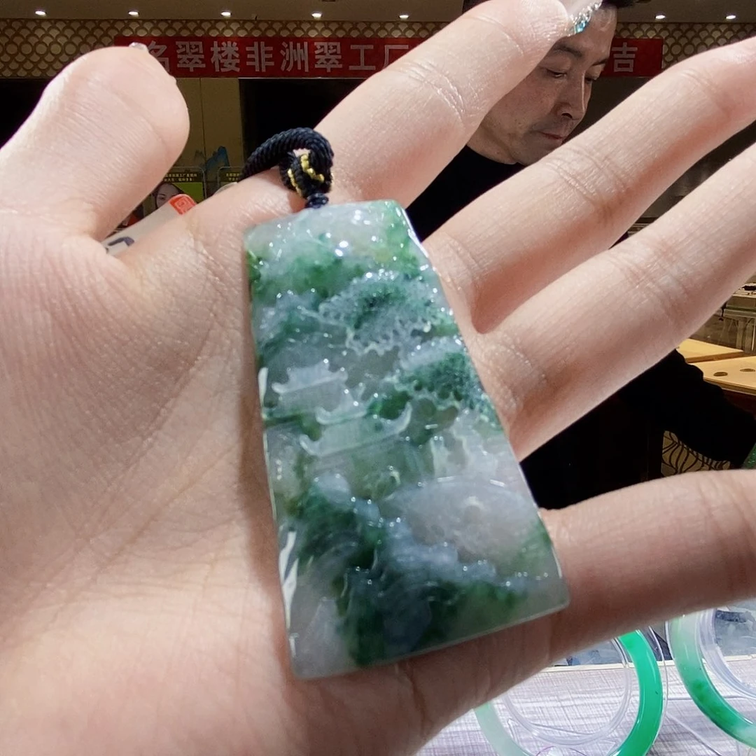 翡翠颈饰未镶嵌翡翠