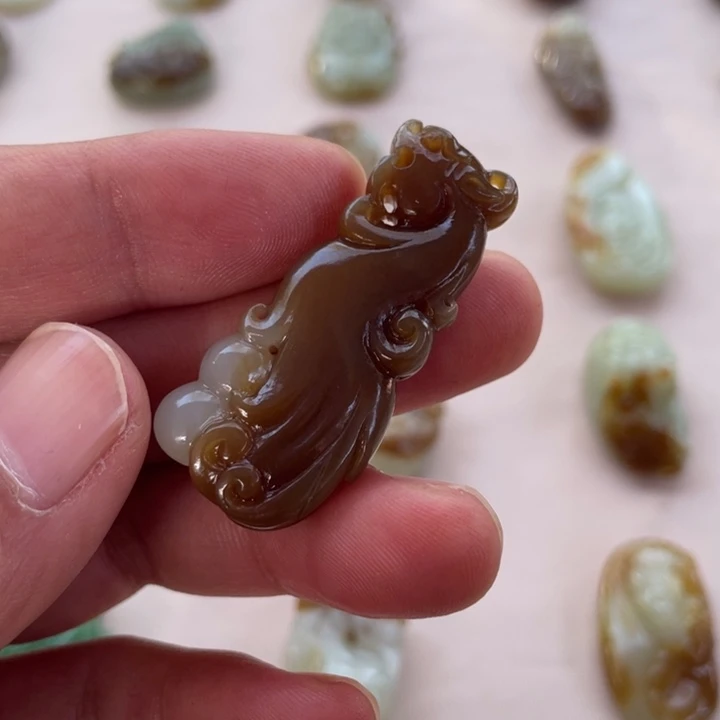 和田玉（糖玉）未镶嵌颈饰