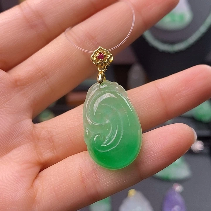 翡翠未镶嵌吊坠(赠链)