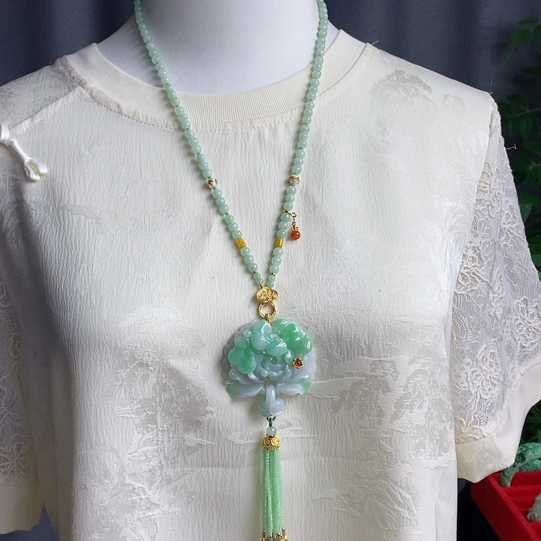 翡翠未镶嵌吊坠(赠链)