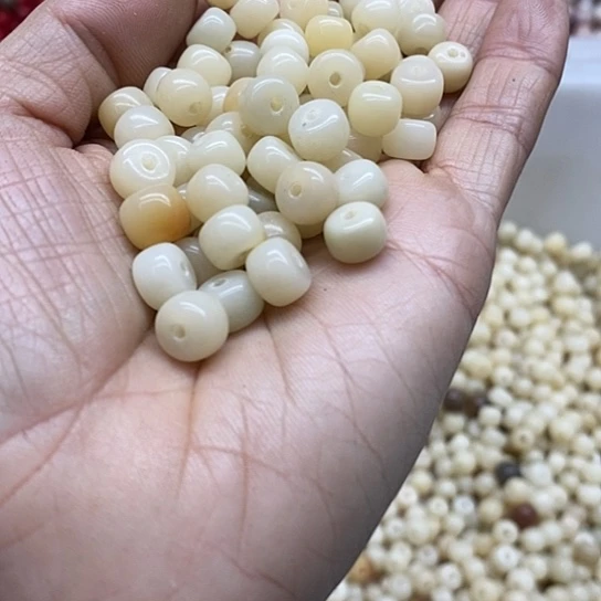 白玉菩提吊坠微瑕5/8白玉墩200k