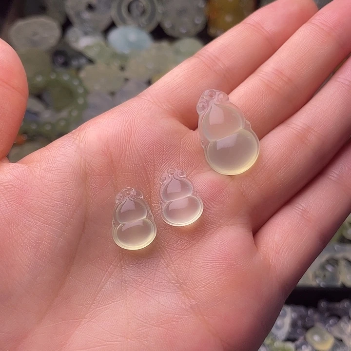 蛇纹石玉合金颈饰葫芦一套