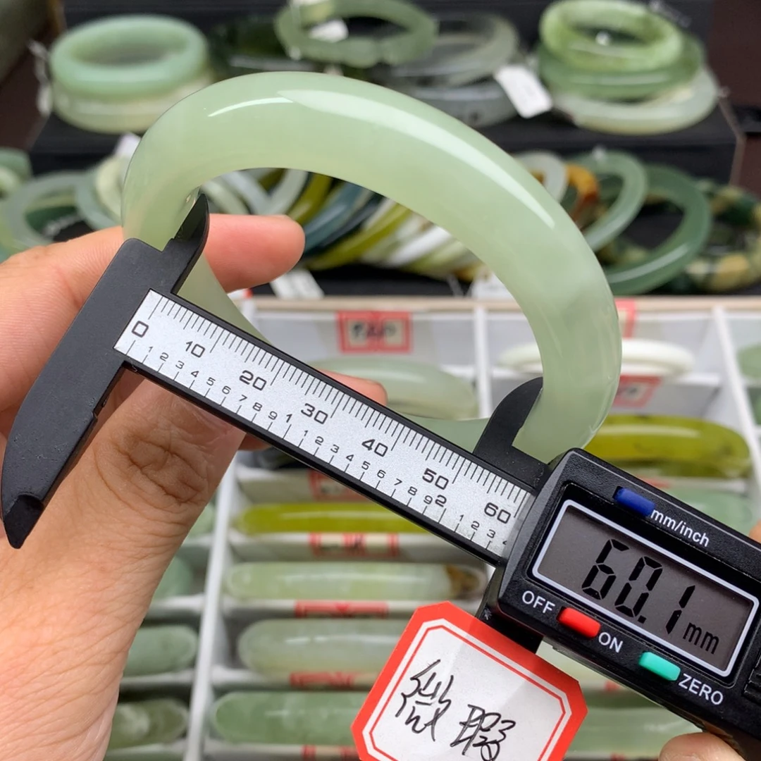 蛇纹石玉未镶嵌手镯869