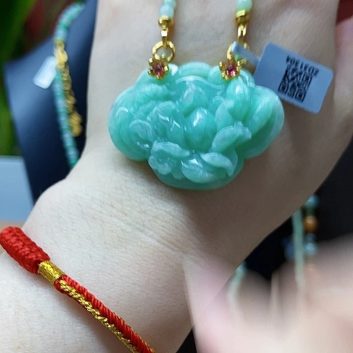 翡翠未镶嵌颈饰吊坠