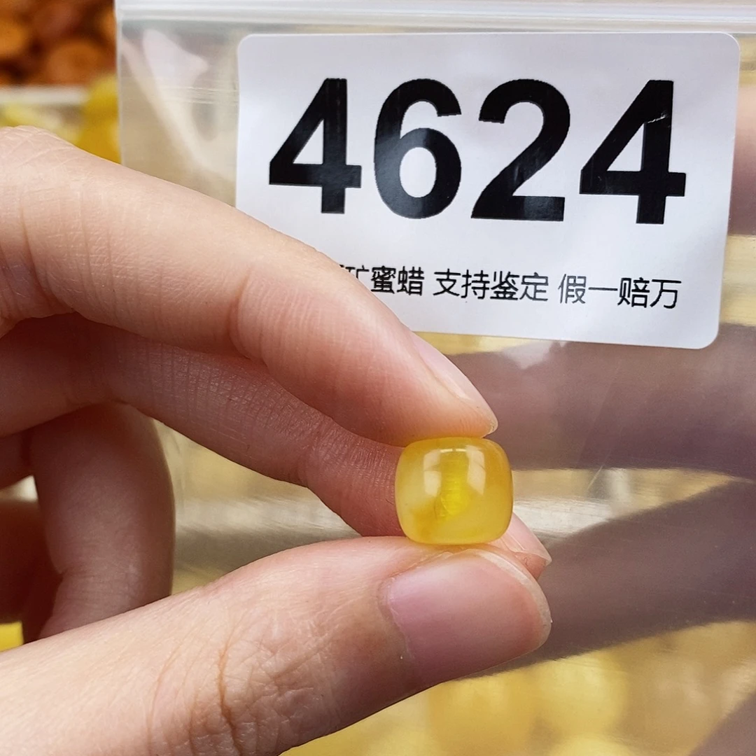 蜜蜡未镶嵌珠宝奇石10