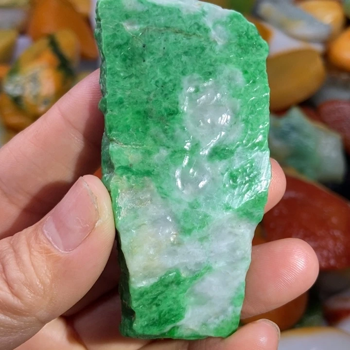 翡翠未镶嵌颈饰缅甸