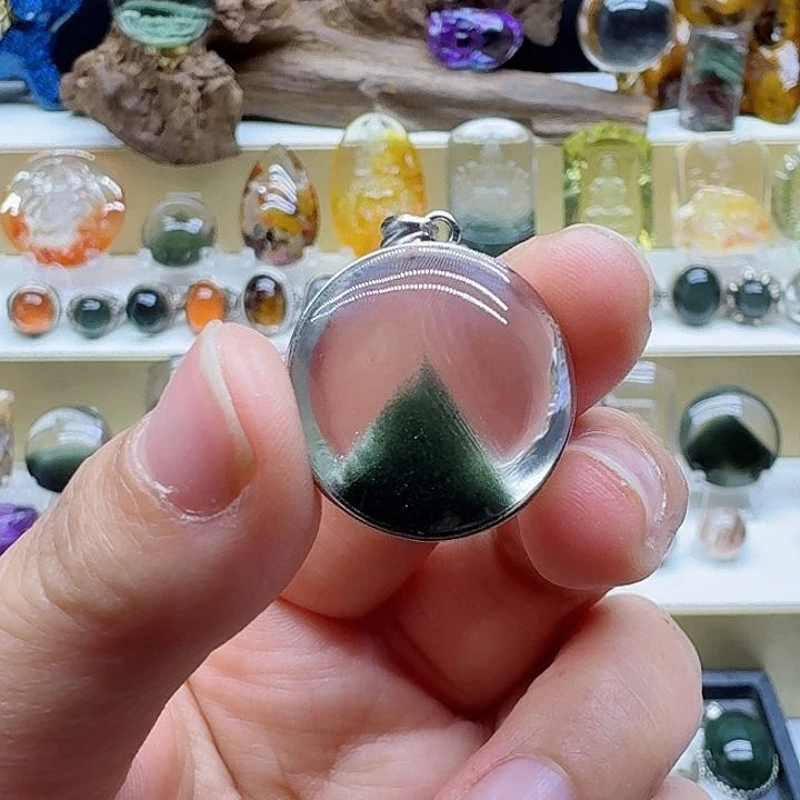 水晶吊坠(赠链)银S925镶嵌红****勒吊坠
