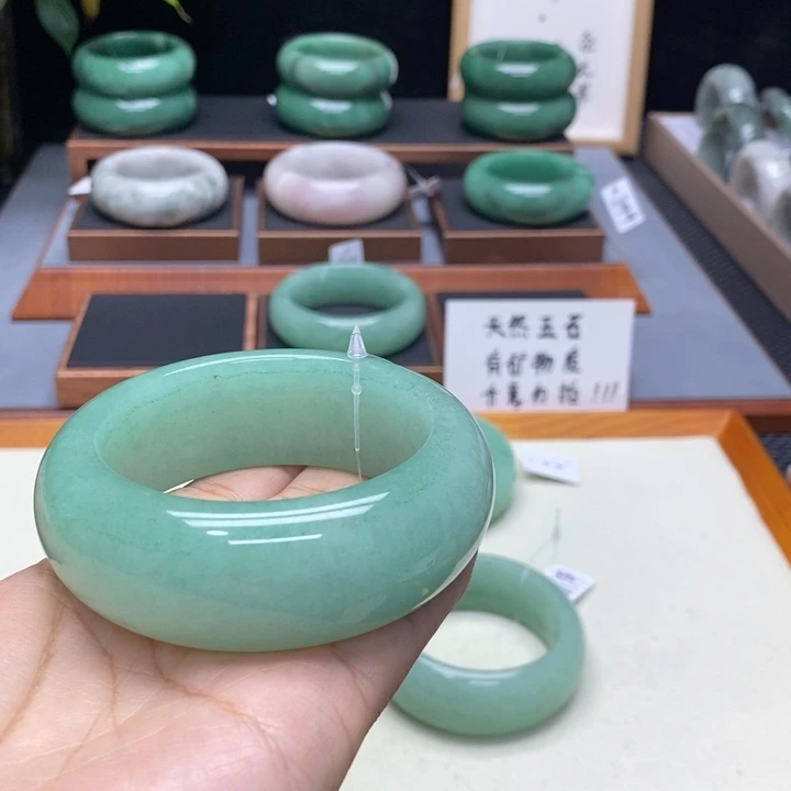 韦***姐石英质玉未镶嵌手镯