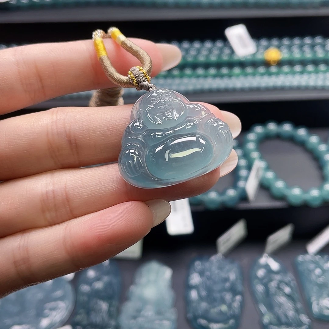 翡翠未镶嵌颈饰佛公