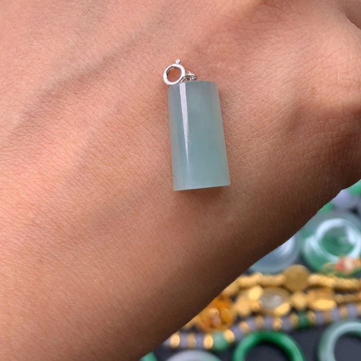 翡翠18K金镶嵌颈饰无事柱