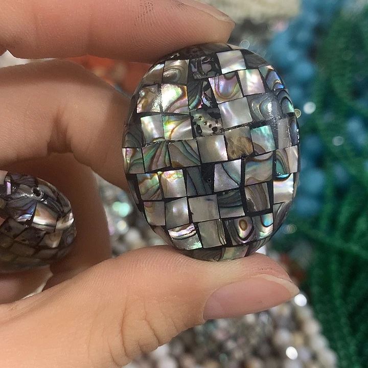 一个大号鲍鱼贝椭圆华珍珠