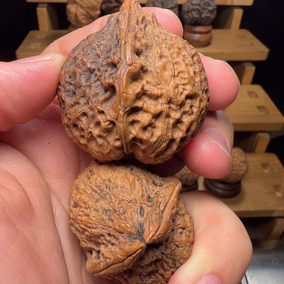 文玩核桃吊坠乳峰山40mm